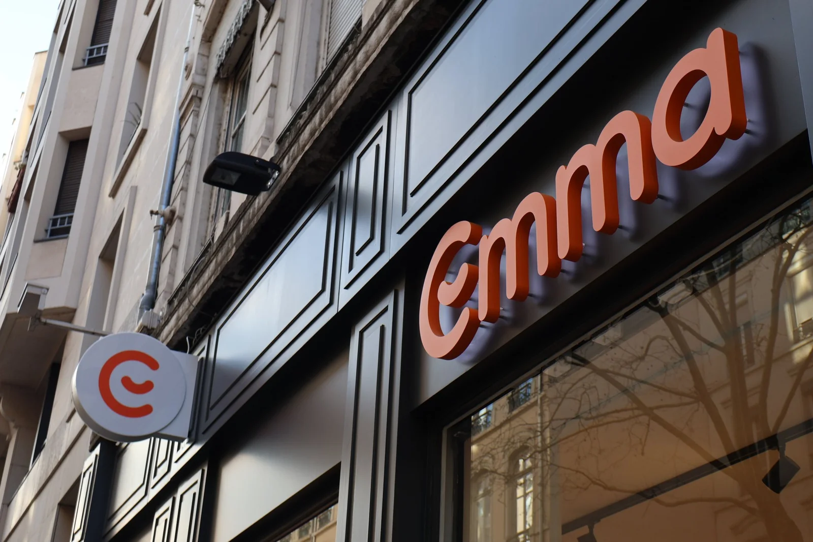 Devanture Emma Store Lyon Centre au 51 Cours Vitton Lyon 6e